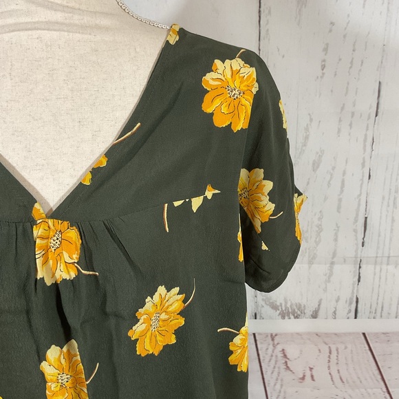 2/$30 Madewell Rhyme Top in Fall Flowers Olive Green Crop Oversized Boxy XXS - Picture 5 of 10